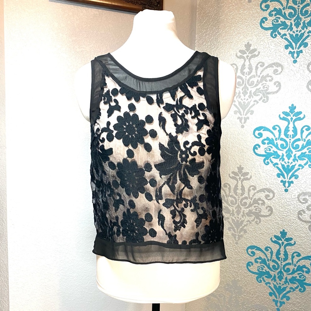 ASTR The Label Black Sleeveless Sheer Floral Top
Size: S